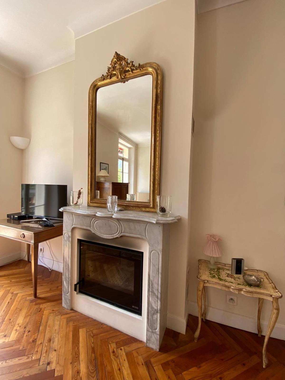 Magnifique appartement d'époque avec Vue Mer 4 personnes avec terrasse Le Port Niza Exterior foto