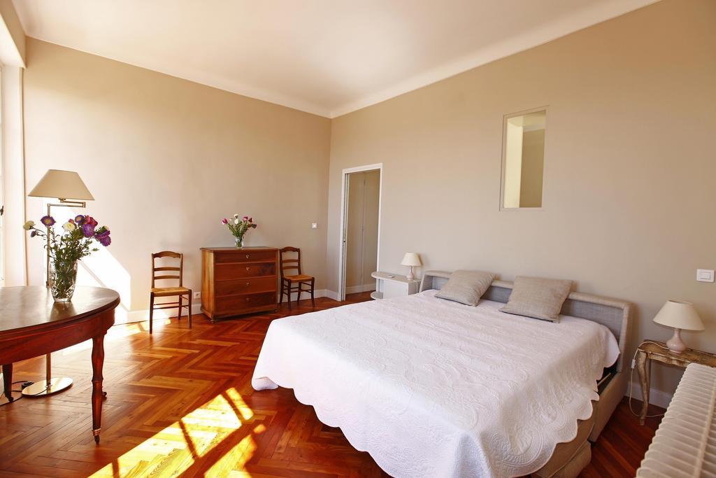Magnifique appartement d'époque avec Vue Mer 4 personnes avec terrasse Le Port Niza Habitación foto