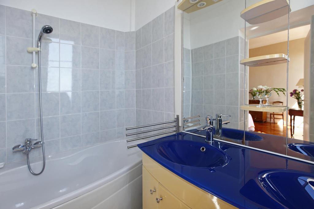 Magnifique appartement d'époque avec Vue Mer 4 personnes avec terrasse Le Port Niza Habitación foto