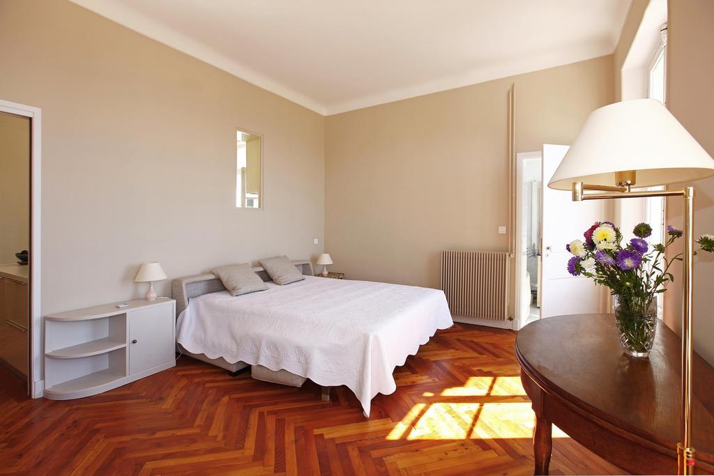 Magnifique appartement d'époque avec Vue Mer 4 personnes avec terrasse Le Port Niza Habitación foto